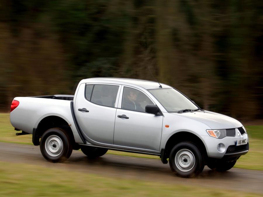  Mitsubishi L200 4Work Double Cab 2006 года  (UK) (фото 4 из 7)